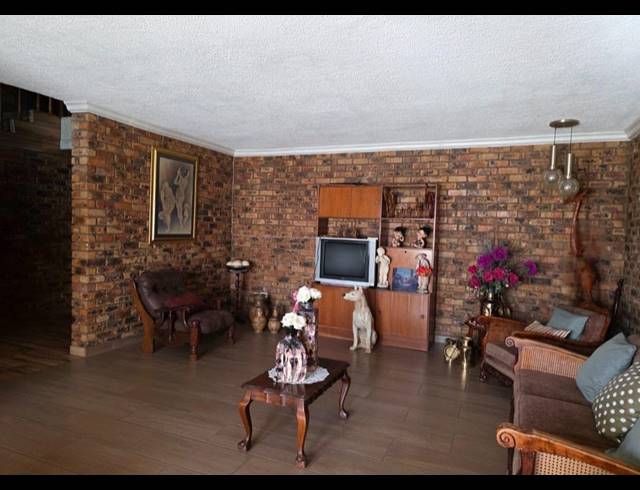 4 BEDROOM HOUSE FOR SALE IN BEDWORTH PARK